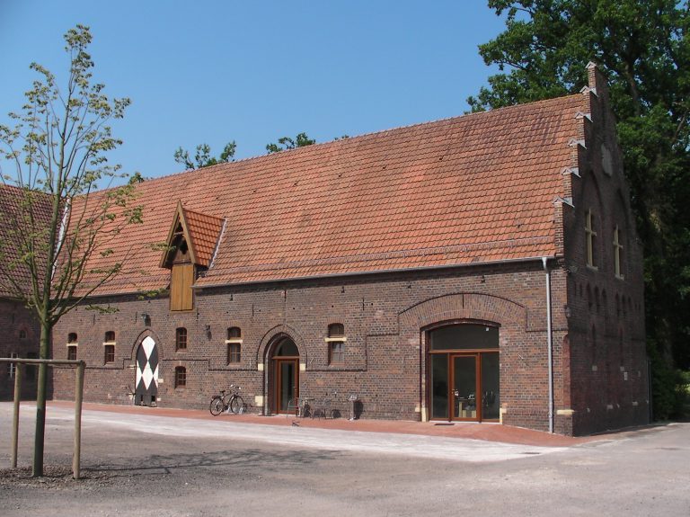 Umbau mittelalterliche Burganlage Billerbeck, Umbau der Vorburg zu Wohnungen und Büro